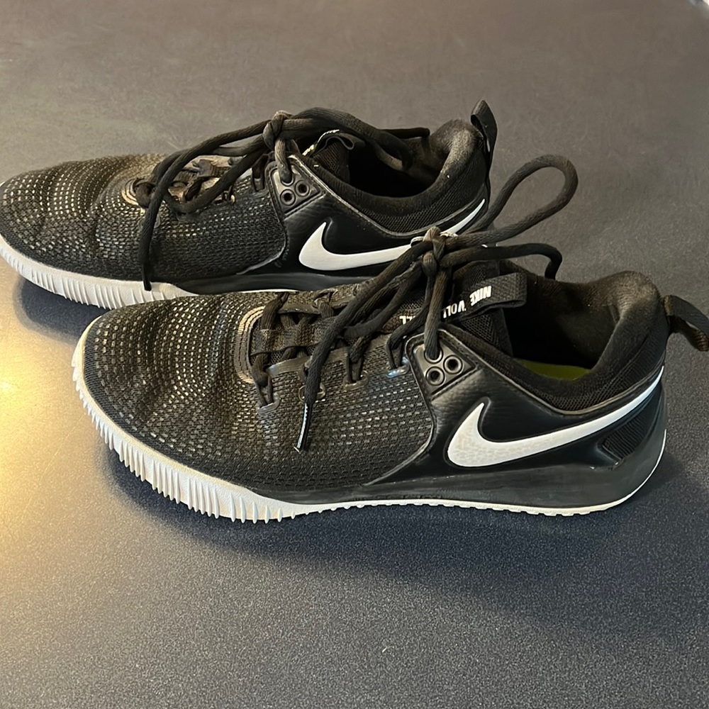 Like new volleyball sneakers